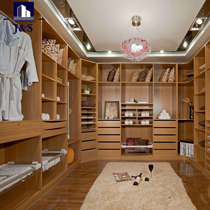 How to Choose the Perfect Walk-in Closet?